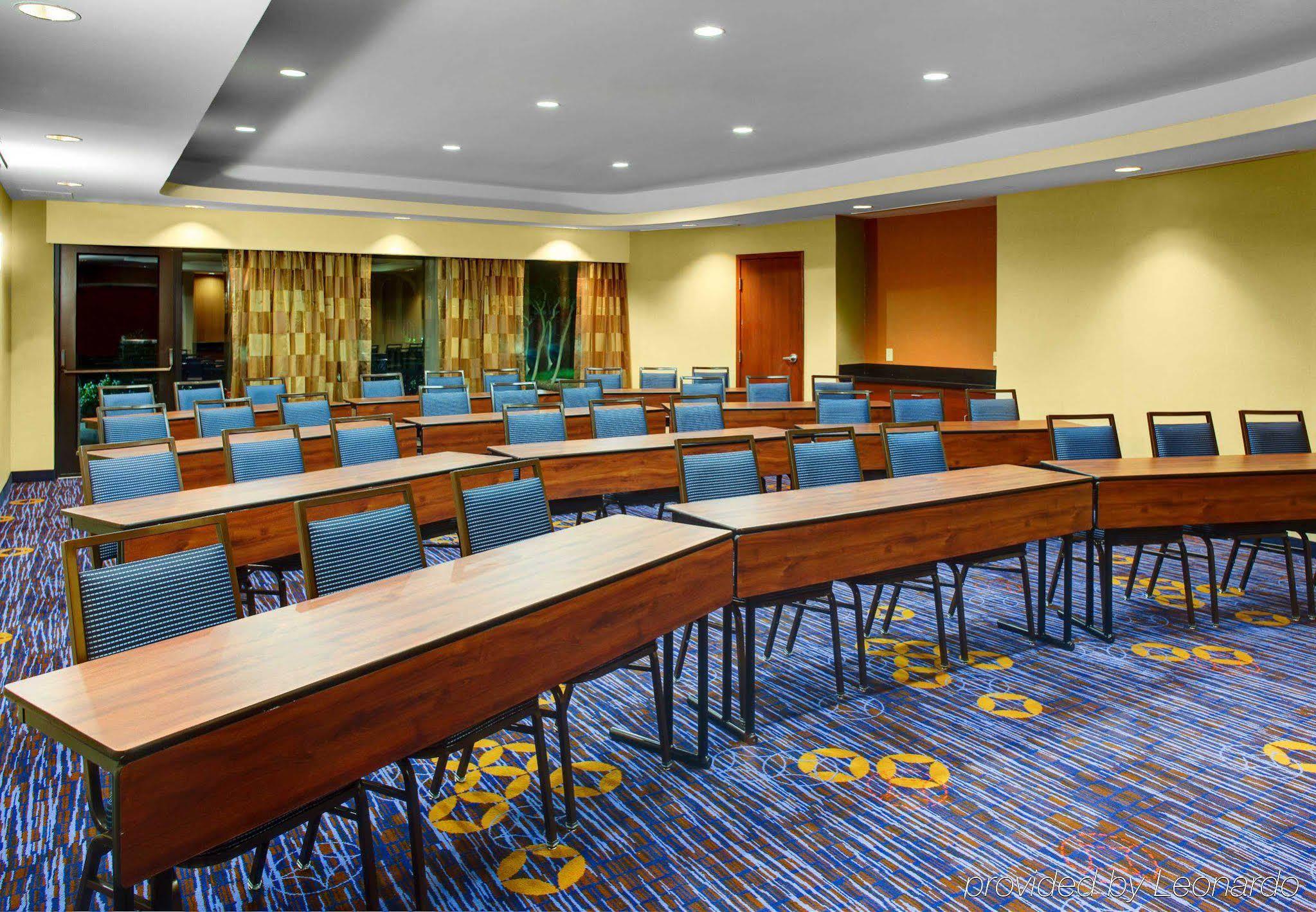 Hotel Courtyard Highpoint Esterno foto