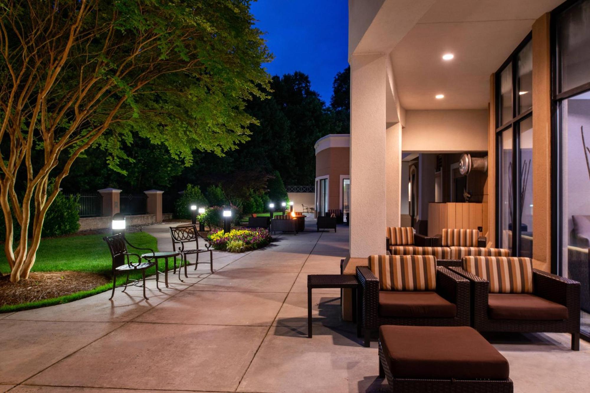 Hotel Courtyard Highpoint Esterno foto