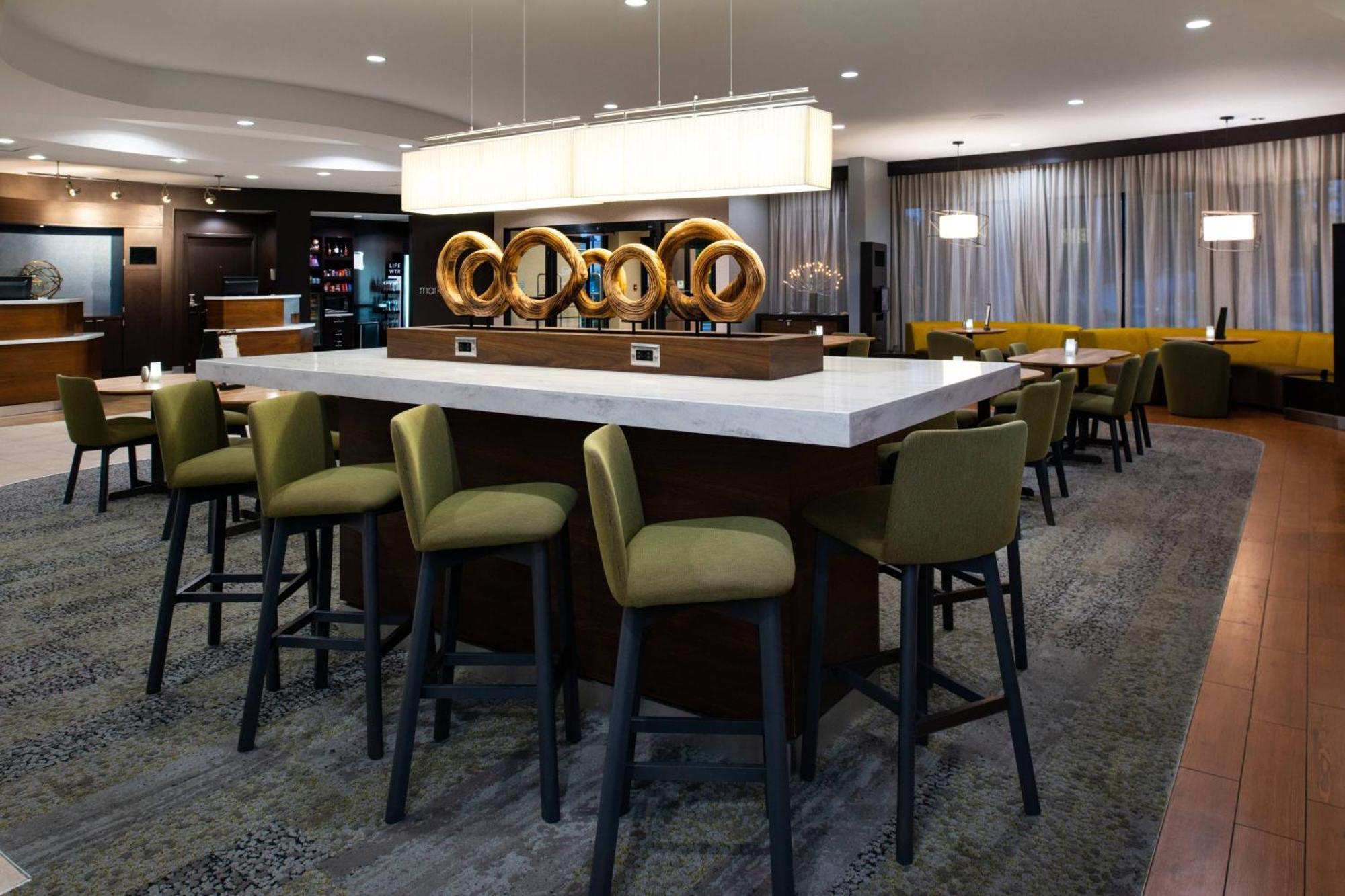 Hotel Courtyard Highpoint Esterno foto