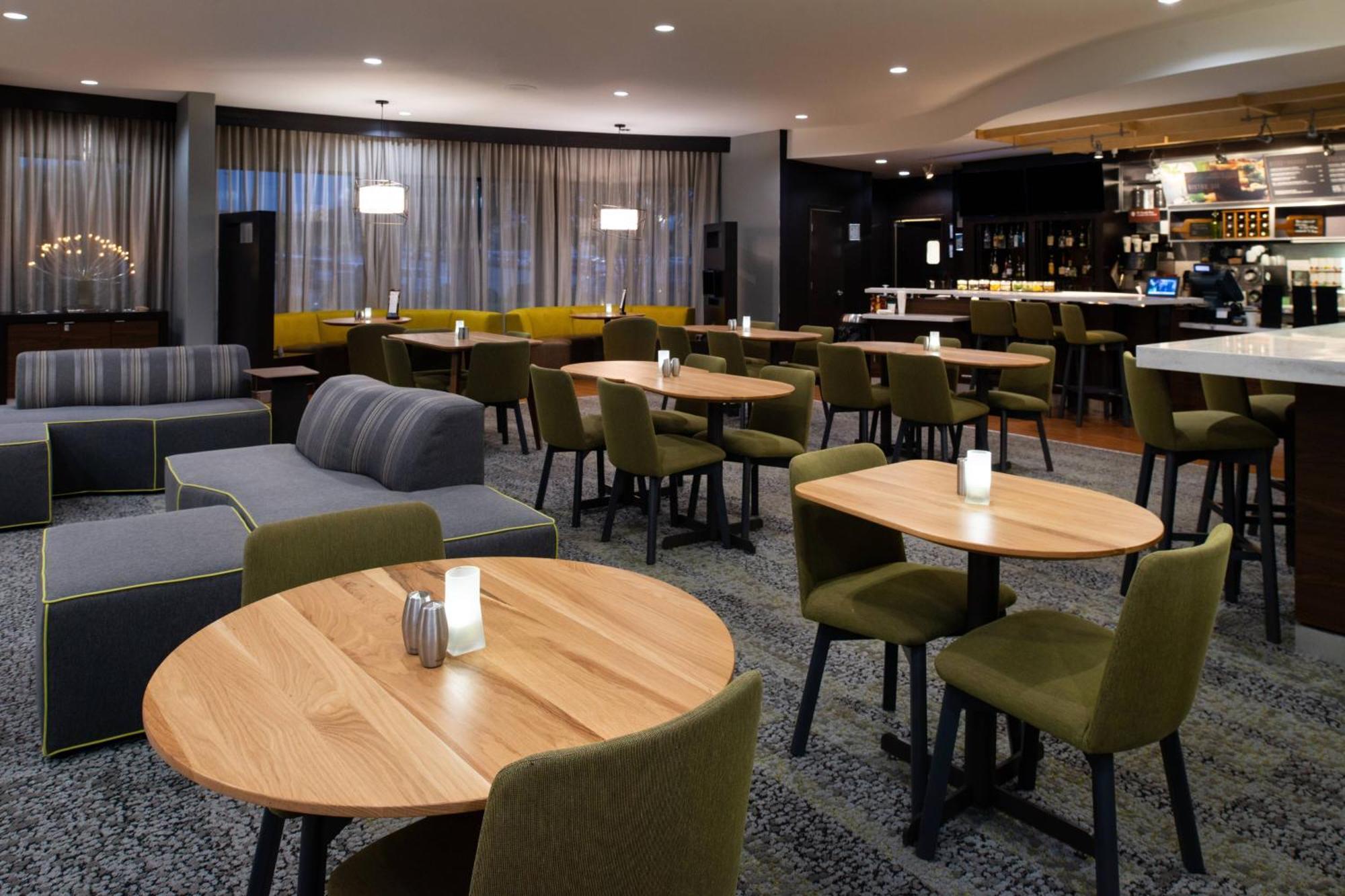 Hotel Courtyard Highpoint Esterno foto