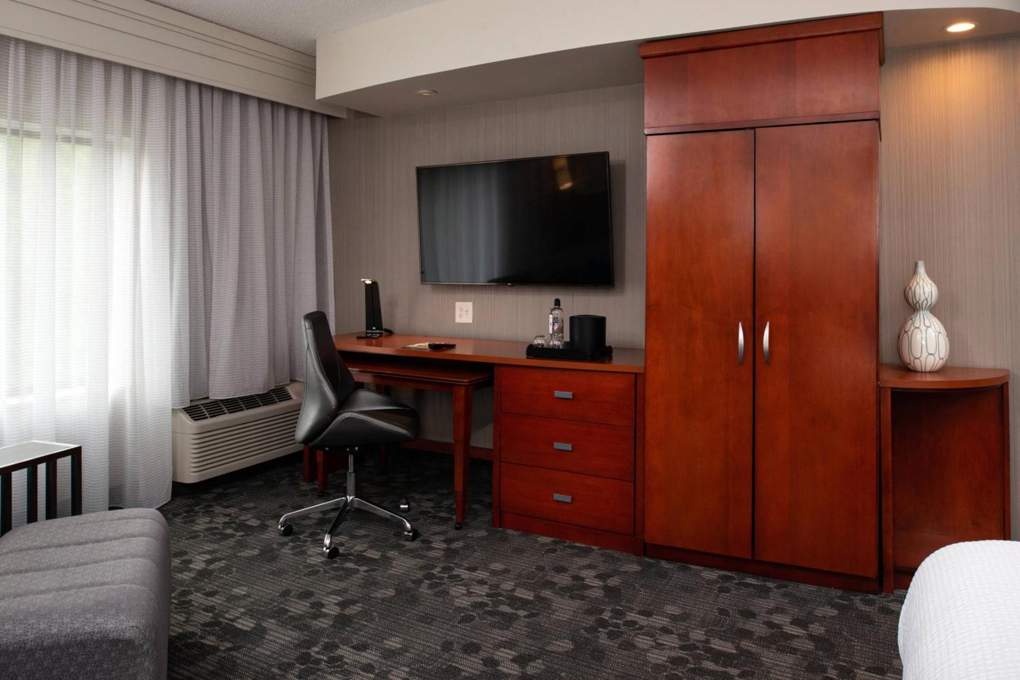 Hotel Courtyard Highpoint Esterno foto