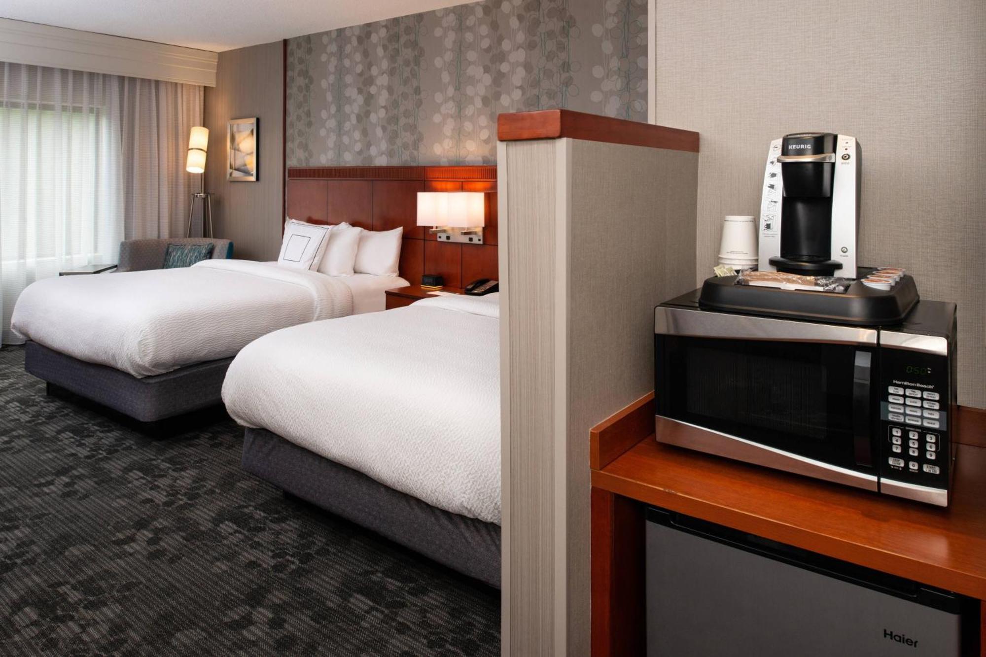 Hotel Courtyard Highpoint Esterno foto
